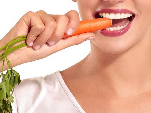 Ăn cà rốt sống - tăng cường sức khỏe răng miệng
